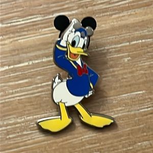 Disney 2008 Donald Duck official Disney trading pin, logo on the back.